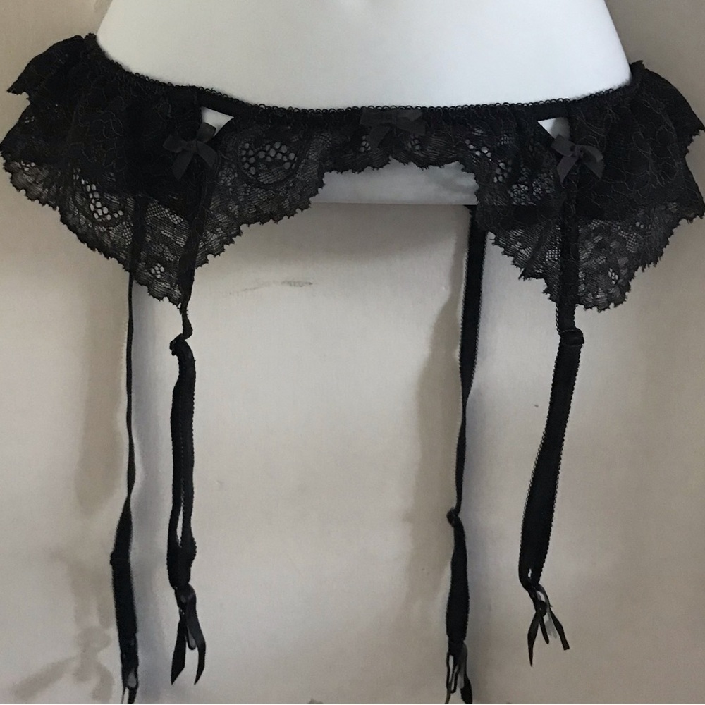 Victoria’s Secret Lace Black Garter Belt
